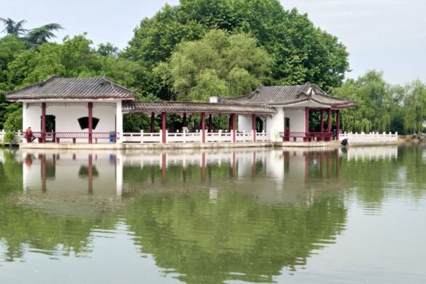 龙湖公园旅游攻略 龙湖公园简介-门票价格-开放时间-交通-天气